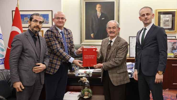 ‘100 Yılın Göstergeleri’ Büyükerşen’e Takdim Edildi