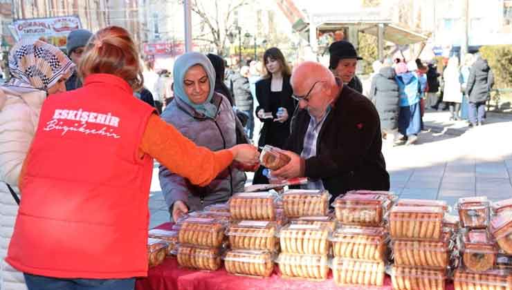 Büyükerşen'den Vatandaşlara Kandil Simidi