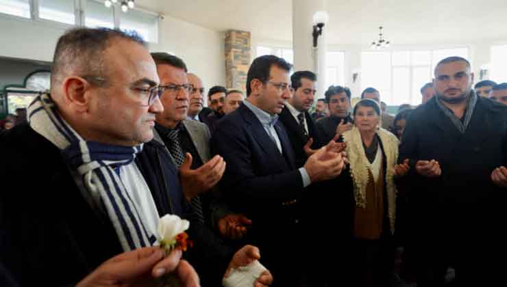 İmamoğlu'nun Türbe Ziyareti Mitinge Dönüştü