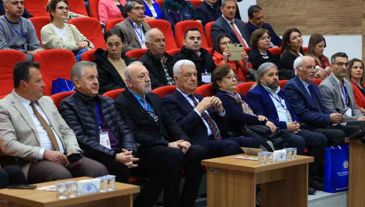 Muğla Büyükşehir Belediyesi’nin Cumhuriyet’in 100.yılı etkinlikleri kapsamında düzenlediği “Cumhuriyetimizin 100. Yılında Dünden Bugüne Muğla Sempozyumu” başladı.