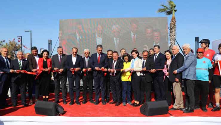 Muhittin Böcek: Konyaaltı Halk Plajı Açıldı