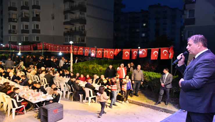 Cemil Tugay, Tire'de İftar Sofrasında Buluştu