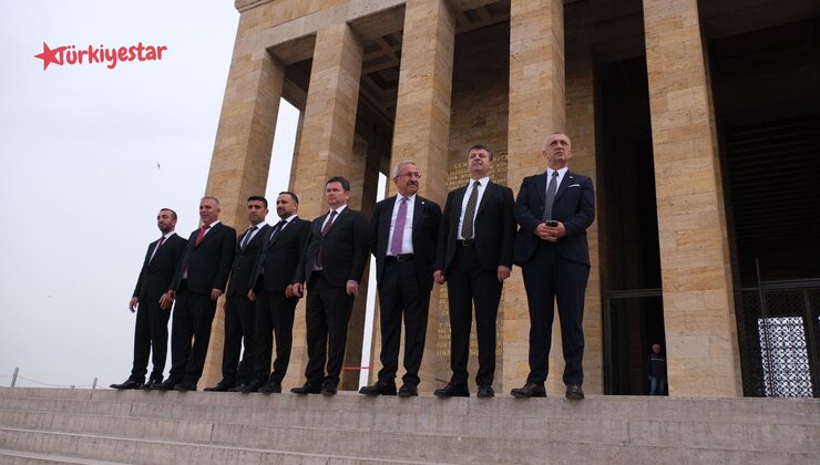 Adıyaman Belediye Başkanı Abdurrahman Tutdere, Özgür Gürel ile birlikte Anıtkabir'i ziyaret etti.