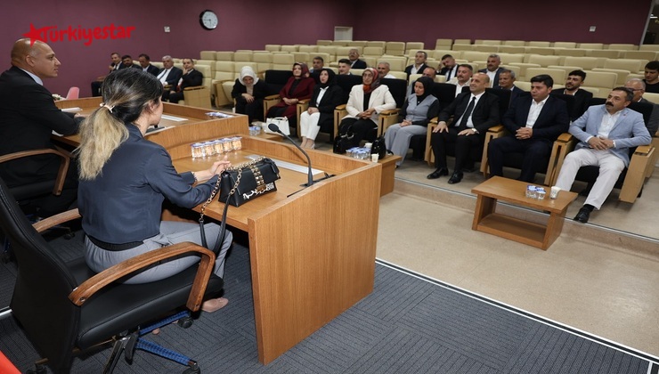 Kırıkkale Belediye Başkanı Ahmet Önal, muhtarlar ile bir araya geldi. Başkan Önal “Kırıkkale’mizi hak ettiği noktaya taşımak için muhtarlarımızla iş birliği ve dayanışma içinde olacağız” dedi.