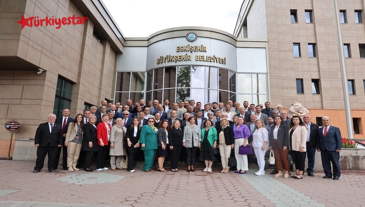 Odunpazarı ve Tepebaşı ilçesinin mahalle muhtarları, Eskişehir Büyükşehir Belediye Başkanı Ayşe Ünlüce’yi ziyaret ederek görevinde başarılar dilediler.