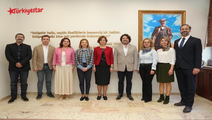 Eskişehir Diş Hekimleri Odası Başkanı Cenk Ataç ve yönetim kurulu üyeleri Eskişehir Büyükşehir Belediye Başkanı Ayşe Ünlüce’ye tebrik ziyareti gerçekleştirdi.