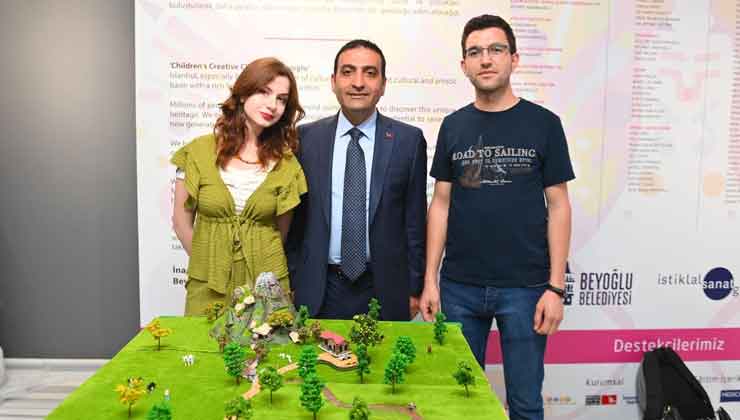 Beyoğlu'nda Öğrencilerden Umut Temalı Eserler