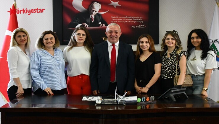Artvin Yardımseverler Derneği, Artvin Belediye Başkanı Bilgehan Erdem’i makamında ziyaret etti.