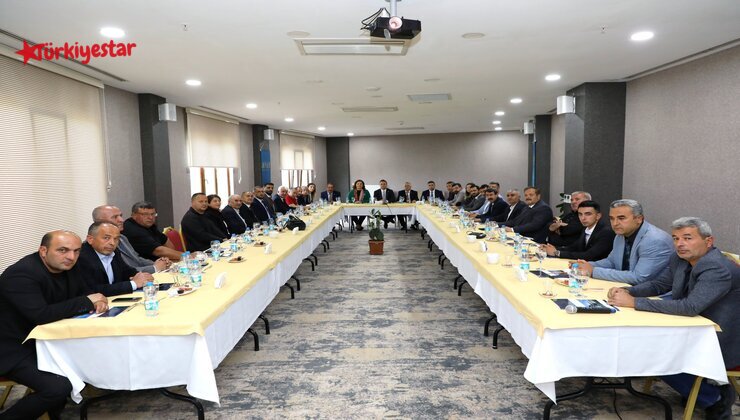 Cumhuriyet Halk Partisi, 31 Mart seçimlerinde elde ettiği zaferin ardından, Belediye Başkanları, İl Genel Meclisi Üyeleri ve İlçe Başkanları ile bir araya geldi.