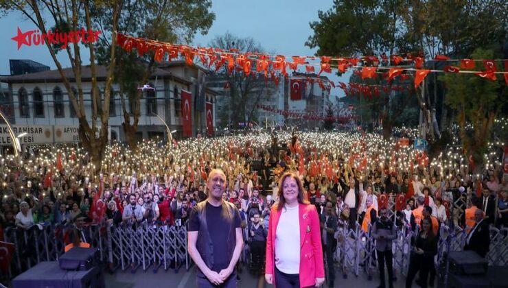 23 Nisan Ulusal Egemenlik ve Çocuk Bayramı Afyonkarahisar’da gerçekleşen ünlü sanatçı Haluk Levent konseriyle coşku içinde kutlandı.