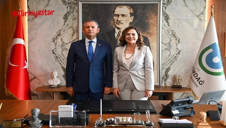 Cumhuriyet Halk Partisi (CHP) Genel Başkanı Özgür Özel, Tekirdağ Büyükşehir Belediye Başkanı Dr. Candan Yüceer’i makamında ziyaret ederek hayırlı olsun dileklerini iletti ve görevinde başarılar diledi.