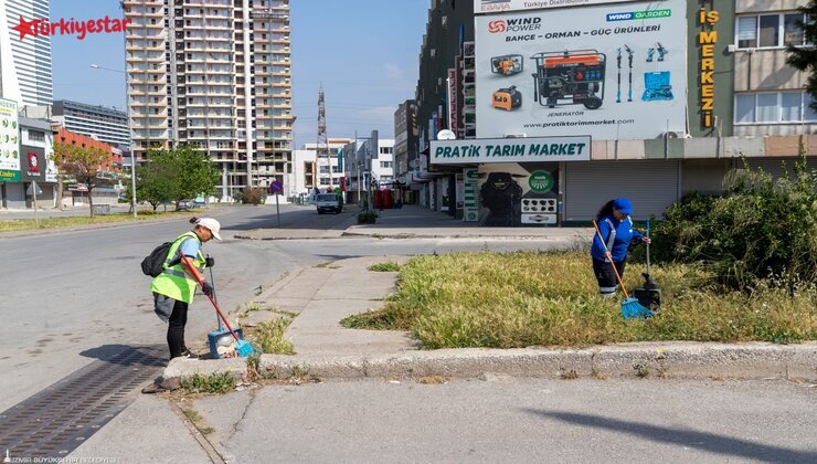 İzmir Büyükşehir Belediyesi İklim Değişikliği ve Sıfır Atık Dairesi Başkanlığı Kent Temizliği Şube Müdürlüğü ekipleri, kent ve insan sağlığını korumak, çevrenin kirlenmesini engellemek için ter döküyor.
