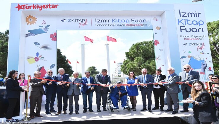 Cemil Tugay, İzkitapfest - İzmir Kitap Fuarı’nın açılışını yaptı.