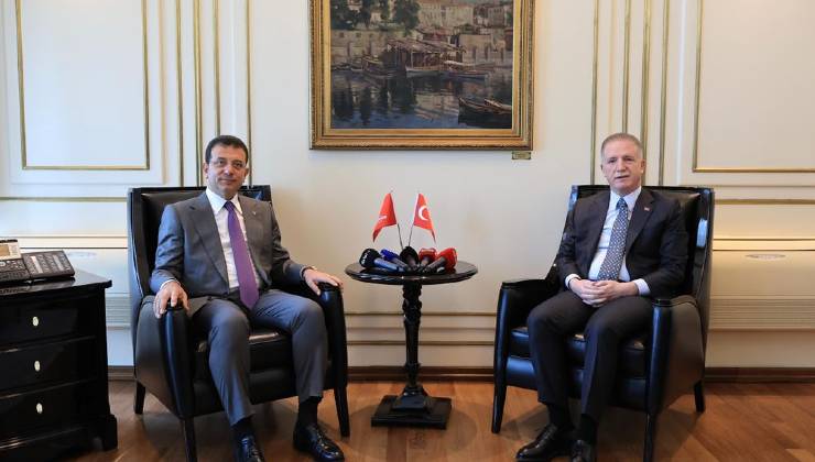 İstanbul Valisi Davut Gül, 31 Mart 2024 yerel seçimlerinden başarıyla çıkan İBB Başkanı Ekrem İmamoğlu’na iade-i ziyarette bulundu. Gül, seçim sonrasında kendisini ziyaret eden İmamoğlu'na, tebriklerini iletti.