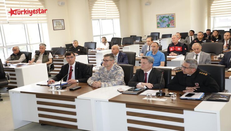 Kütahya Belediye Başkanı Eyüp Kahveci, Vali Musa Işın başkanlığında gerçekleştirilen Orman Yangınları ile Mücadele Komisyonuna katıldı.