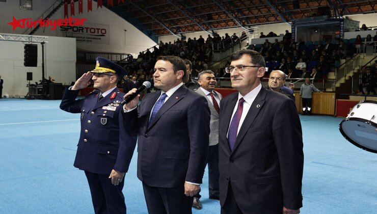 Kütahya'da 23 Nisan Ulusal Egemenlik ve Çocuk Bayramı törenleri, Kütahya Belediye Başkanı Eyüp Kahveci ve il protokolünün katılımıyla gerçekleşti.