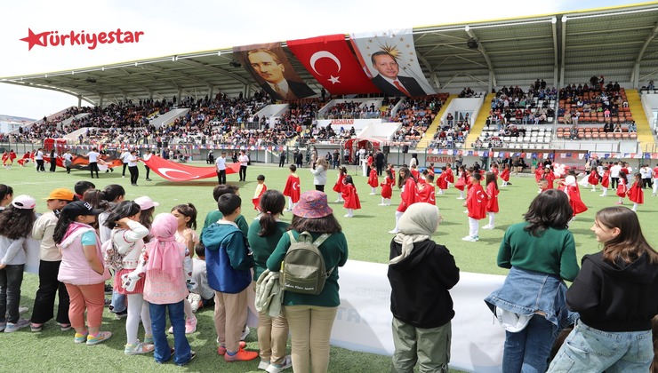23 Nisan Ulusal Egemenlik ve Çocuk Bayramı'nın 104. yıldönümü tüm yurtta olduğu gibi Ardahan'da da coşkuyla kutlandı.