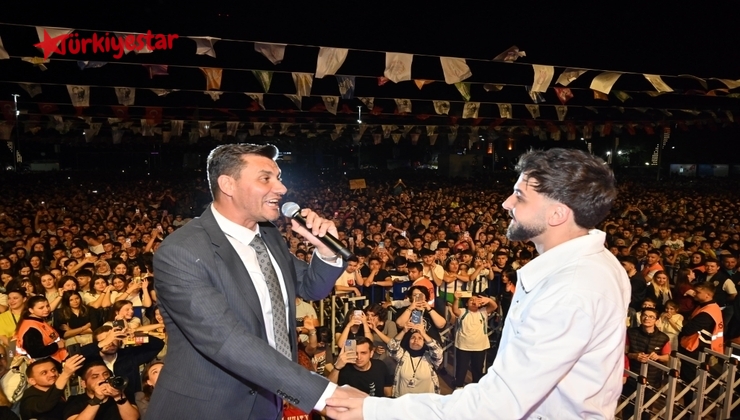 Bu yıl 484’üncü kez düzenlenen Uluslarlarası Manisa Mesir Macunu Festivali etkinlikleri kapsamında ünlü sanatçı Sefo Manisalılarla buluştu.