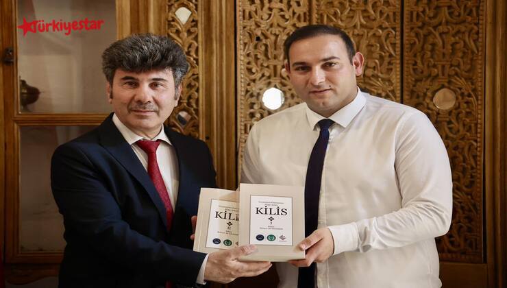 Kilis 7 Aralık Üniversitesi Rektörü, Kilis Belediye Başkanı Av. Hakan Bilecen’e hayırlı olsun ziyaretinde bulundu.