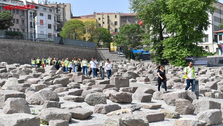 Ankara Büyükşehir Belediyesinin kent turizmini canlandırmak ve kent tarihini tanıtmak için hayata geçirdiği ‘Ankara Miras Şantiye Gezileri’ devam ediyor.