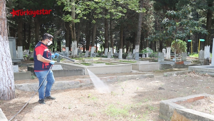 Yalova Belediyesi Mezarlıklar Müdürlüğü ekipleri, Şehir Mezarlığı ve Paşakent Mezarlığında çalışmalarını aralıksız olarak sürdürüyor.