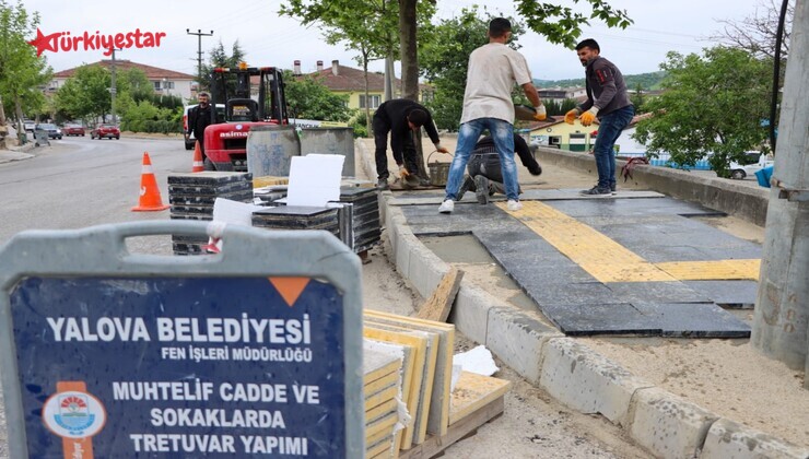 Yalova Belediyesi, Vatan Caddesi üzerinde başlattığı kaldırım çalışmalarına devam ediyor.