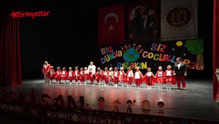 Bilecik Belediyesi’ne bağlı çocuk sosyal tesislerinde eğitimlerini sürdüren çocuklar, 23 Nisan Ulusal Egemenlik ve Çocuk Bayramı dolayısıyla hazırlanan gösteride hünerlerini sergiledi.