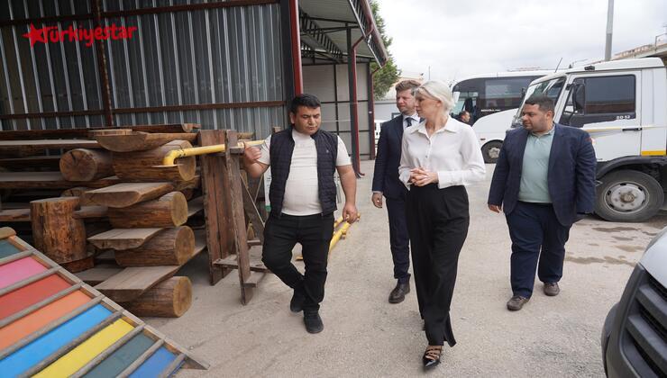 Bilecik Belediye Başkanı Melek Mızrak Subaşı, İtfaiye Müdürlüğü ile Fen İşleri Müdürlüğü’ne bağlı atölyelerdeki çalışanları ziyaret etti.