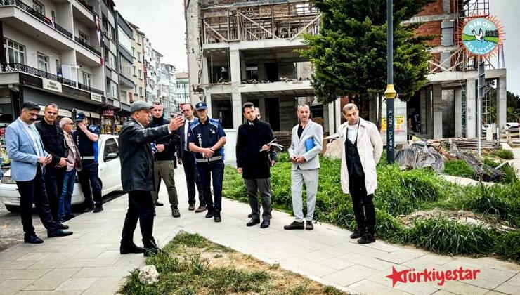 Sinop Belediye Başkan Metin Gürbüz sahada çalışmayı, eksikleri yerinde tespit ederek gerekli talimatları vermeyi sürdürüyor.