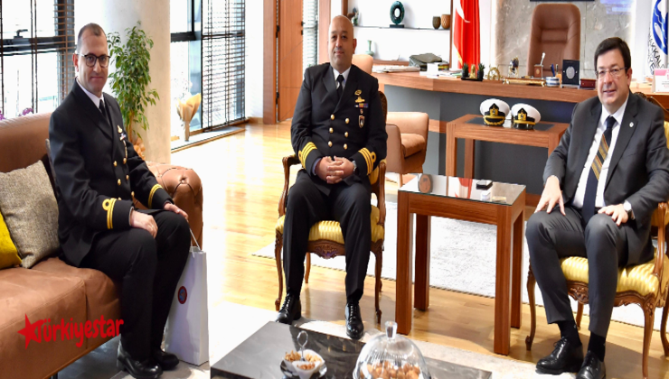 Çanakkale Belediye Başkanı Muharrem Erkek, 23 Nisan Ulusal Egemenlik ve Çocuk Bayramı kapsamında kentimizde bulunan TCG Rüzgar Gemisi'nin Komutanı Dz. Bnb. İlker Erdoğan ve Başçarkçısı Dz. Ütğm. Fatih Üner'i makamında ağırladı.