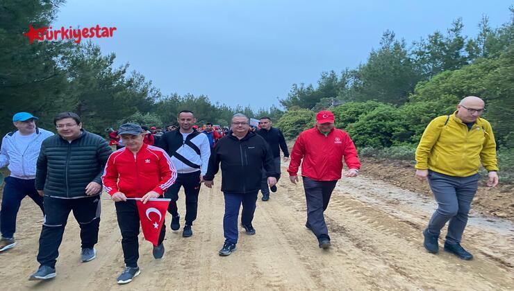 Çanakkale Belediye Başkanı Muharrem Erkek, Çanakkale Kara Savaşları'nın 109. yıl dönümü nedeni ile düzenlenen 57. Alay Vefa Yürüyüşüne katıldı.
