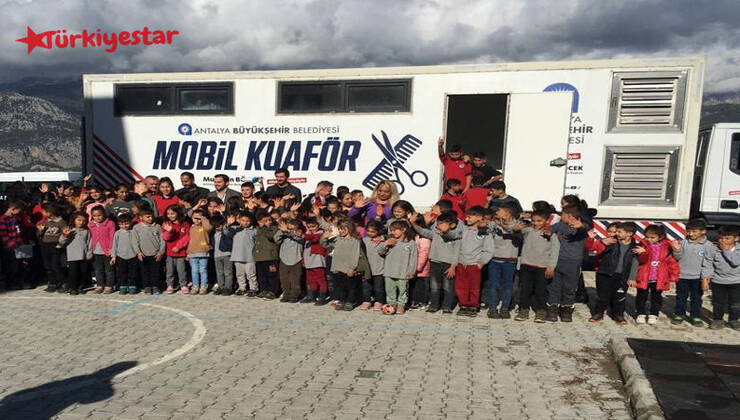 Antalya Büyükşehir Belediyesi, Mobil Kuaför Tırı ile Serik, Manavgat, Korkuteli, Alanya, Demre, Elmalı, Gazipaşa, Kumluca, Akseki, İbradı ve Kaş’ta 1658 vatandaşa ücretsiz saç kesimi ve bakımı yaptı.