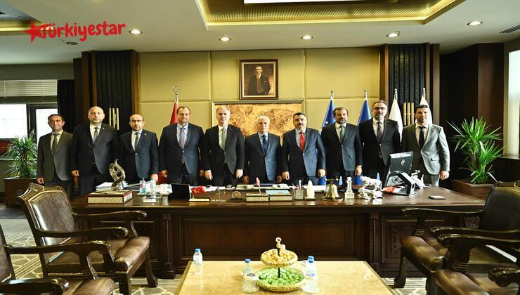 Bursa Büyükşehir Belediye Başkanı Mustafa Bozbey, AK Partili ilçe belediye başkanlarını makamında ağırlayarak, uyum içerisinde Bursalılar için en güzel hizmetleri sunacaklarını söyledi.
