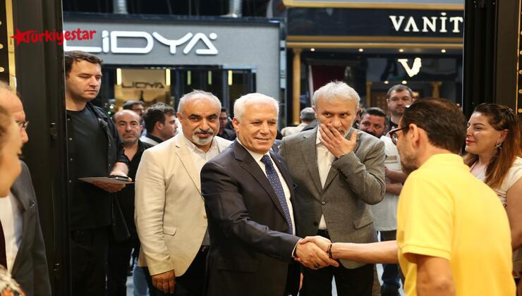 Bursa Büyükşehir Belediye Başkanı Mustafa Bozbey, Türkiye’nin en köklü mobilya ve dekorasyon fuarı olan ve bu yıl 50’ncisi düzenlenen Uluslararası İnegöl Mobilya Fuarı’nı (MODEF) ziyaret etti.