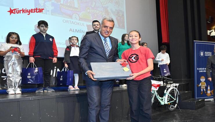 Bursa Büyükşehir Belediyesi ve İl Milli Eğitim Müdürlüğü iş birliğiyle, ilkokullar ve ortaokullar arasında ‘’Çocukların Dünyasında İş Sağlığı ve Güvenliği" temasıyla düzenlenen resim yarışması sonuçlandı.
