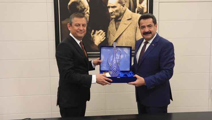 Özgür Özel, Başkan Ertemur'u Ziyaret Etti