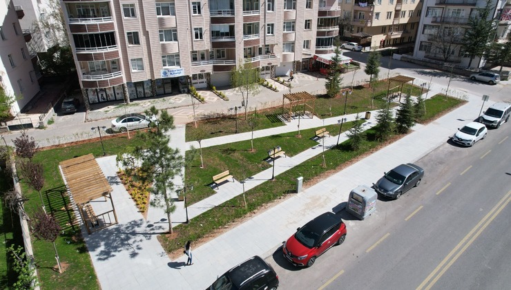 Kırşehir Belediyesi, Nursultan Nazarbayev Caddesi’ndeki park alanını hizmete açtı.