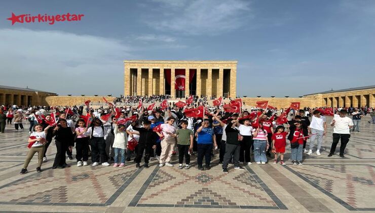 Zonguldak Belediye Başkanı Tahsin Erdem’in talimatıyla 23 Nisan Ulusal Egemenlik ve Çocuk Bayramı kutlamaları kapsamında daha önce Anıtkabir’i ziyaret etmemiş çocuklar, Anıtkabir’i ziyaret etti.