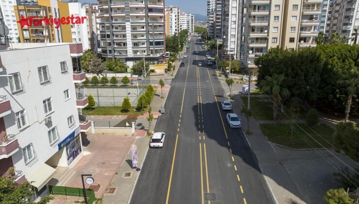 Mersin Büyükşehir Belediyesi Yol Yapım Bakım ve Onarım Dairesi ekipleri, kent genelinde yol ve asfalt çalışmalarına aralıksız olarak devam ediyor.