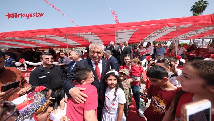 Adana Büyükşehir Belediyesi, 23 Nisan Ulusal Egemenlik ve Çocuk Bayramı töreni gerçekleştirdi.