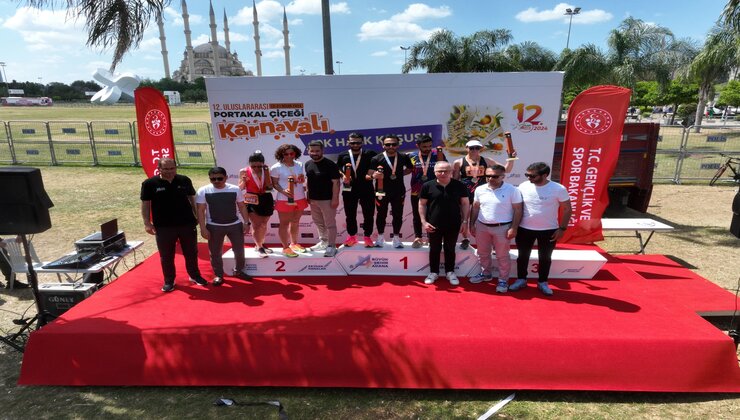 Adana 12. Portakal Çiçeği Karnavalı kapsamında düzenlediğimiz 10K Halk Koşusu'nda dereceye girenlere ödülleri düzenlenen törenle verildi.