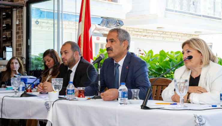 Adalar'da Meclis Toplantısı Halkla Yapıldı