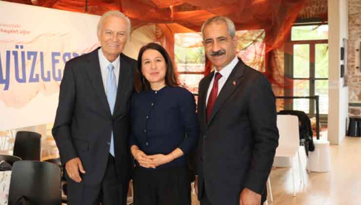 Başkan Akpolat, Sergileri Gezdi