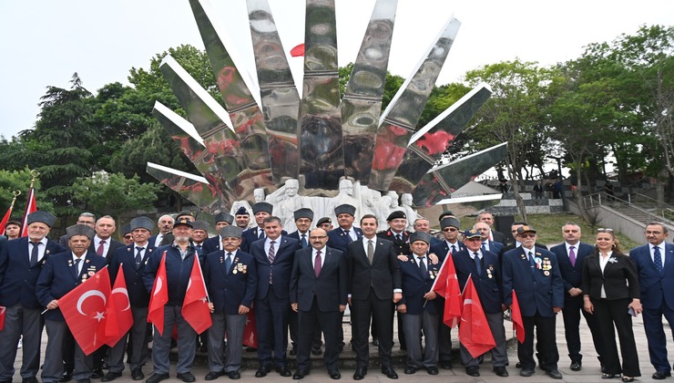 Balıkesir Büyükşehir Belediye Başkanı Ahmet Akın, Kuvayı Milliye Günü kapsamında düzenlenen kutlama programlarına katıldı.