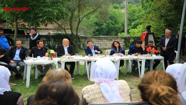 Muğla Büyükşehir Belediye Başkanı Ahmet Aras, mücadeleleri ile anılan Deştin halkı ile köy okulunda bir araya geldi.