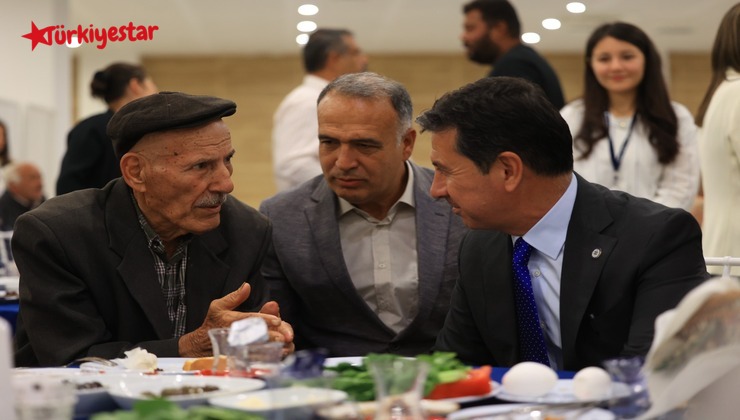 Muğla Büyükşehir Belediye Başkanı Ahmet Aras, ‘14 Mayıs Dünya Çiftçiler Gününde’ kooperatif üyeleriyle bir araya geldi.