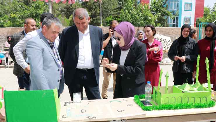 Ayhan, Öğrencilerin Etkinliğine Katıldı