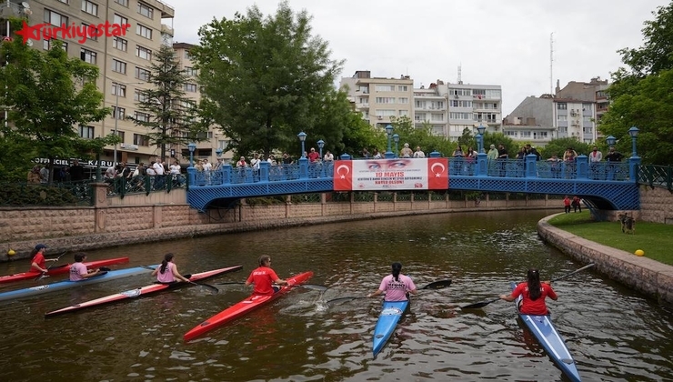 Eskişehir Büyükşehir Belediyesi, 19 Mayıs Atatürk’ü Anma Gençlik ve Spor Bayramı etkinlikleri kapsamında Porsuk Çayı’nda düzenlediği “Durgunsu Kano Gençlik Kupası Yarışları” ile büyük heyecan yarattı.