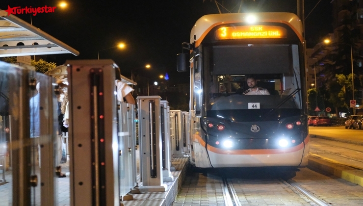 Eskişehir Büyükşehir Belediye Başkanı Ayşe Ünlüce'nin kent içi toplu ulaşımda başlattığı gece seferleri, özellikle gençlerin ilgisini çekiyor.