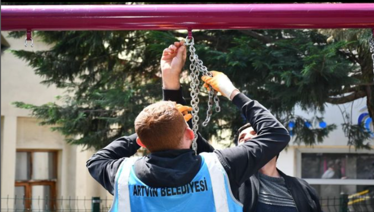 Çocuklarımız Güvenle Oynasın Diye Park ve Bahçeler Müdürlüğü İş Başında
